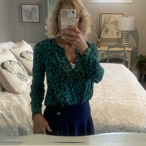 Anthropologie printed V Neck banded collar blouse Small